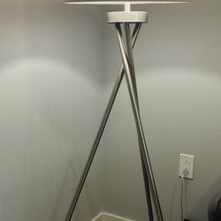 floor lamp tripod
