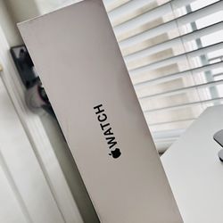 Apple Watch SE 2nd Gen! 44mm GPS Starlight Color With Sport Band! **Newest Model**Brand New Unopened 