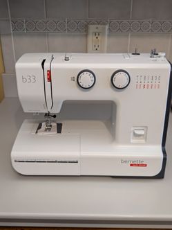 BERNETTE 33 SEWING MACHINE