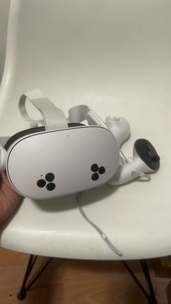 Meta Quest 3 VR Headset with Controller