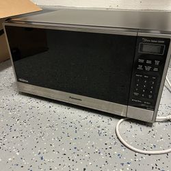 Panasonic Inverter Microwave Genius Sensor 1250W