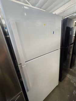 White Top-Freezer Refrigerator