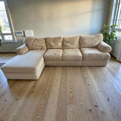 🛋  Sectional Couch by Jeromes Furniture 🚚 DELIVERY AVAILABLE