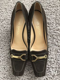 Louis Vuitton Authentic Heels sz 38
