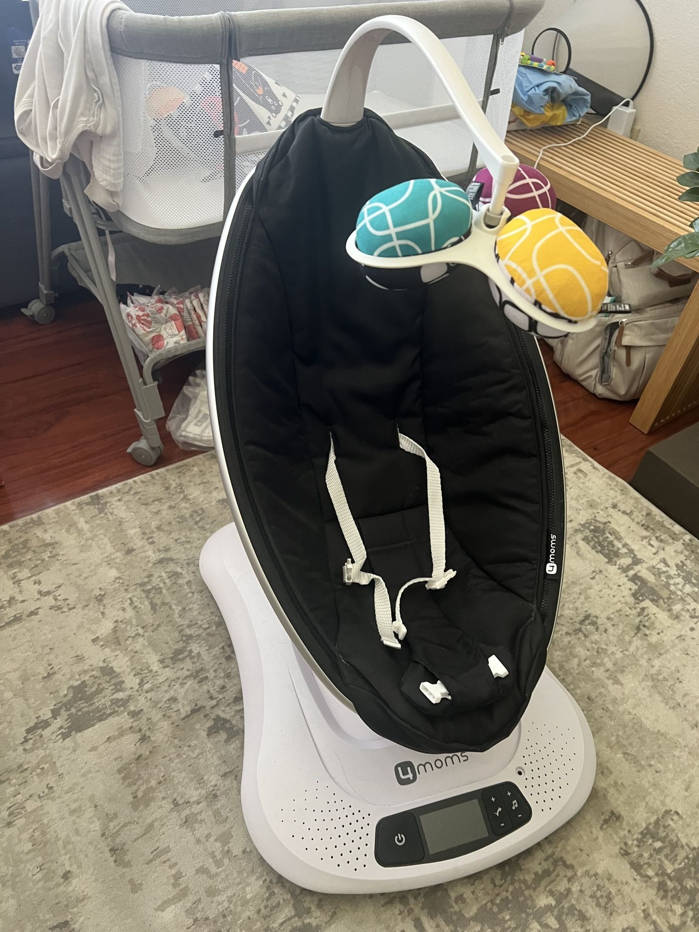 4moms mamaRoo Multi-Motion Auto Swing