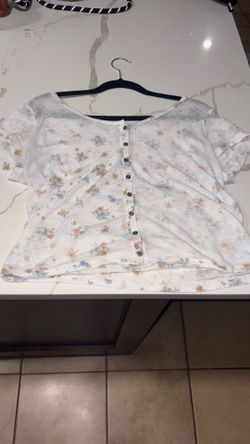 American Eagle white floral button up top blouse