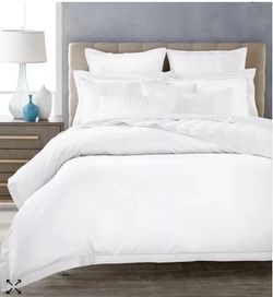 Hotel Collection 680 Thread Count FULL / QUEEN Comforter White $435