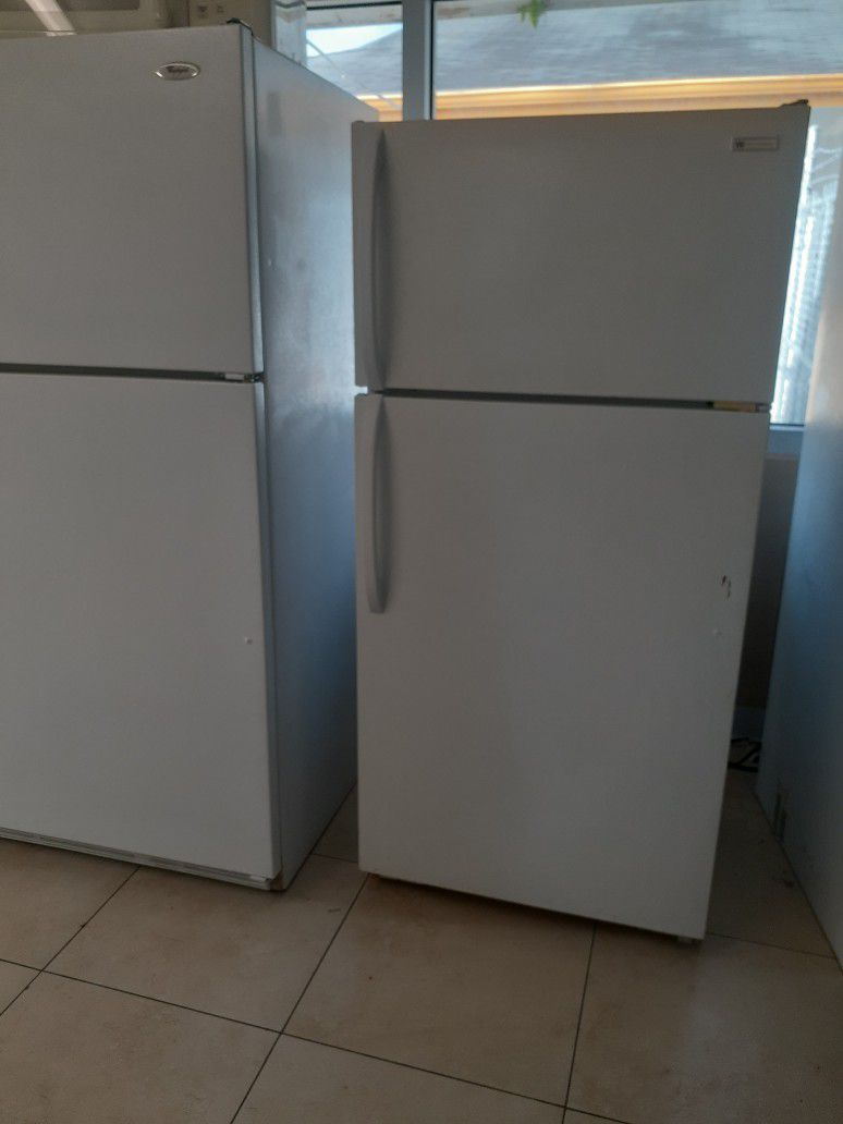 Frigidaire Top/Bottom Refrigerator 