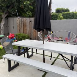 FREE PICNIC TABLE WITH UMBRELLA 