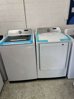 BRAND NEW WASHER AND. DRYER. SET