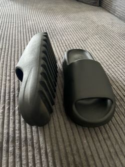 Blck Onyx Yeezy Slides