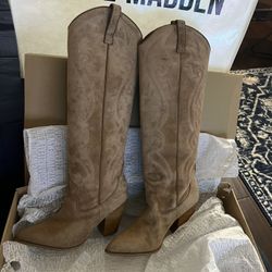 Steve Madden Suede Boots 