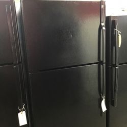 GE 18 Cu Ft Top And Bottom Fridge. 1 year Warranty 