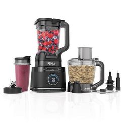 Ninja blender and extras