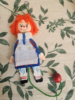 Raggedy Ann Wooden Pull String Ornament
