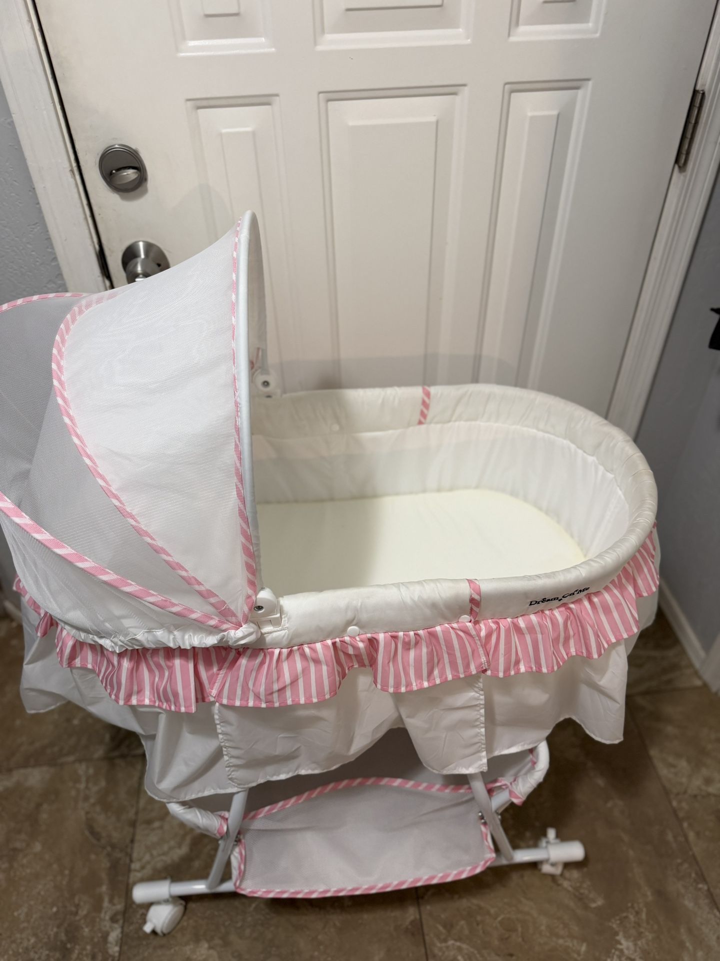 Dream On Me Lacy Portable 2-in-1 Bassinet & Cradle
