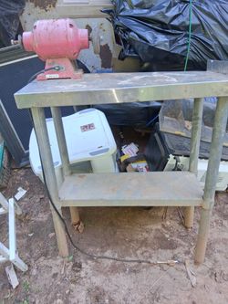 Metal workshop table with tabletop grindet
