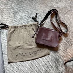 👜 AllSaints Crossbody 100% Piel – Color Burgundy