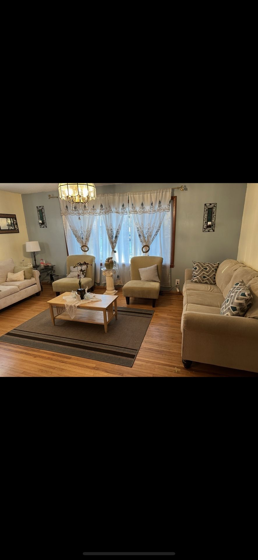 4 Sofa For 250$
