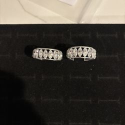 10k White Gold And Diamonds Earrings 