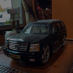 1/6 Scale Cadillac Escalade 