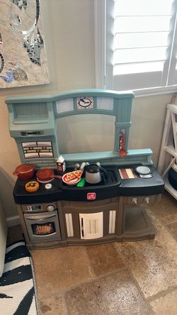 Step 2 Kitchen - GREAT Condition - Everything Works!