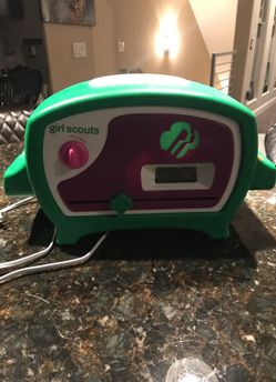 Girl Scouts bake oven