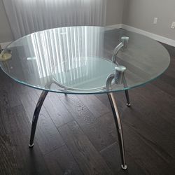 Round Dining Table 