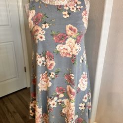 Women’s Floral Tank Dress! (Size L)