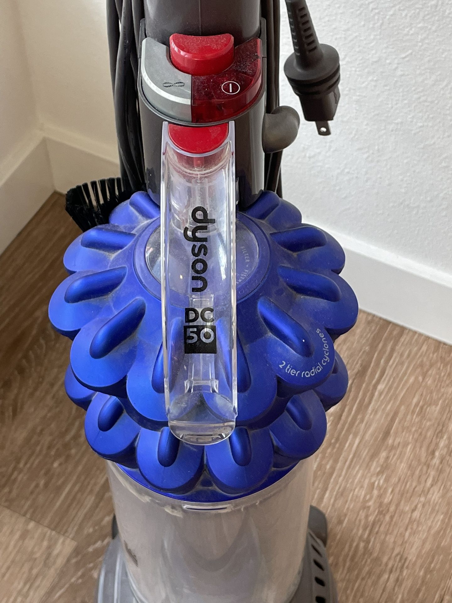 Dyson DC 50 Vacuum Cleaner (READ DESCRIPTION)