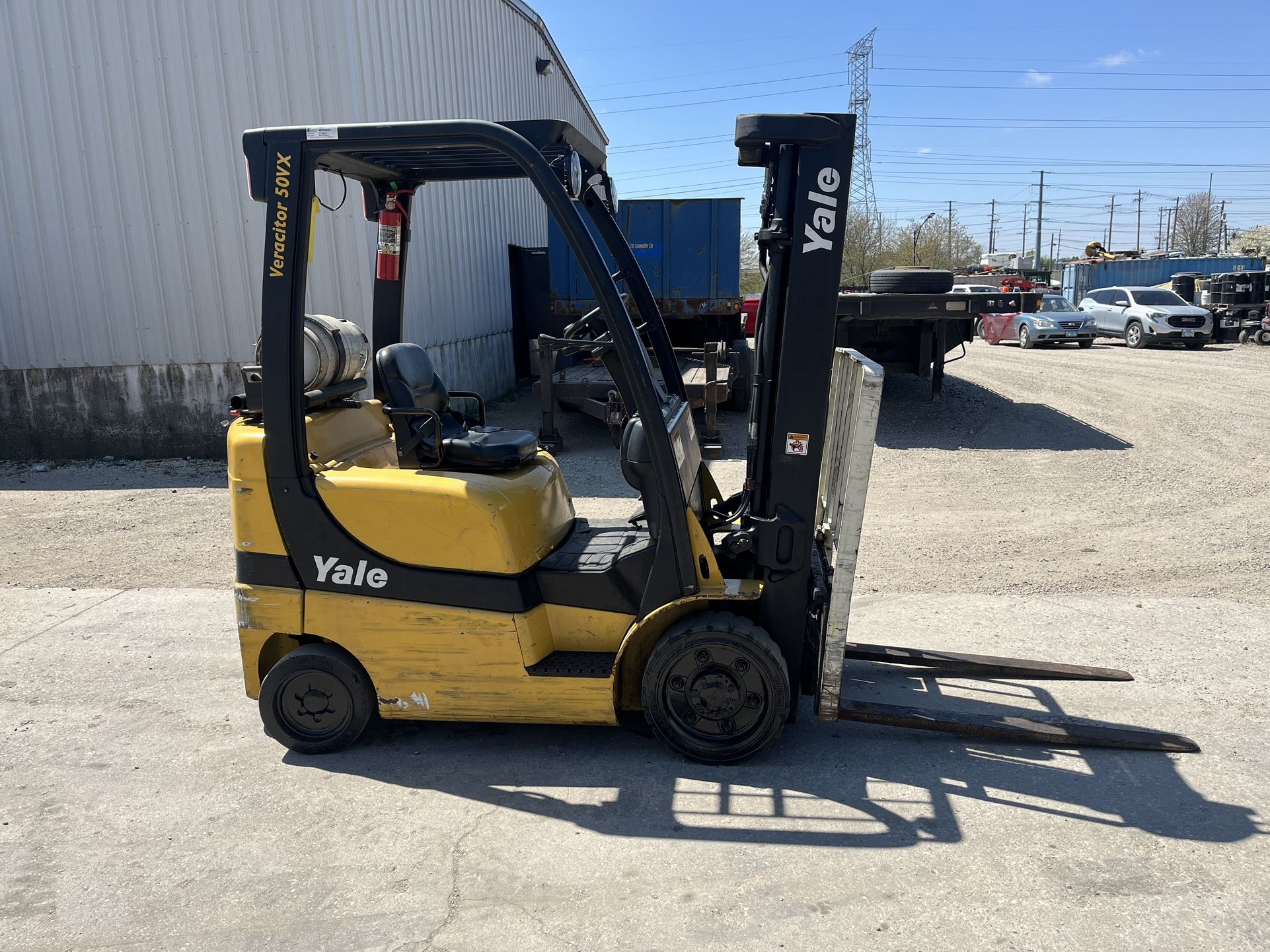 FOR SALE A YALE GLC050VX FORKLIFT. 83/189 F/F TSU MAST. IT IS IN GOOD WORKING CONDITION.