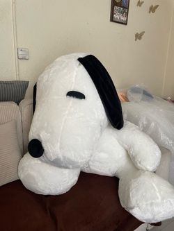 GIANT SNOOPY PLUSH