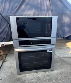Wall oven with microwave NEW