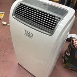 LOW PRICE MOVING- BLACK AND DECKER AC AIR CONDITIONER 