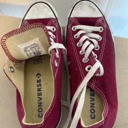 Converse- Size 8