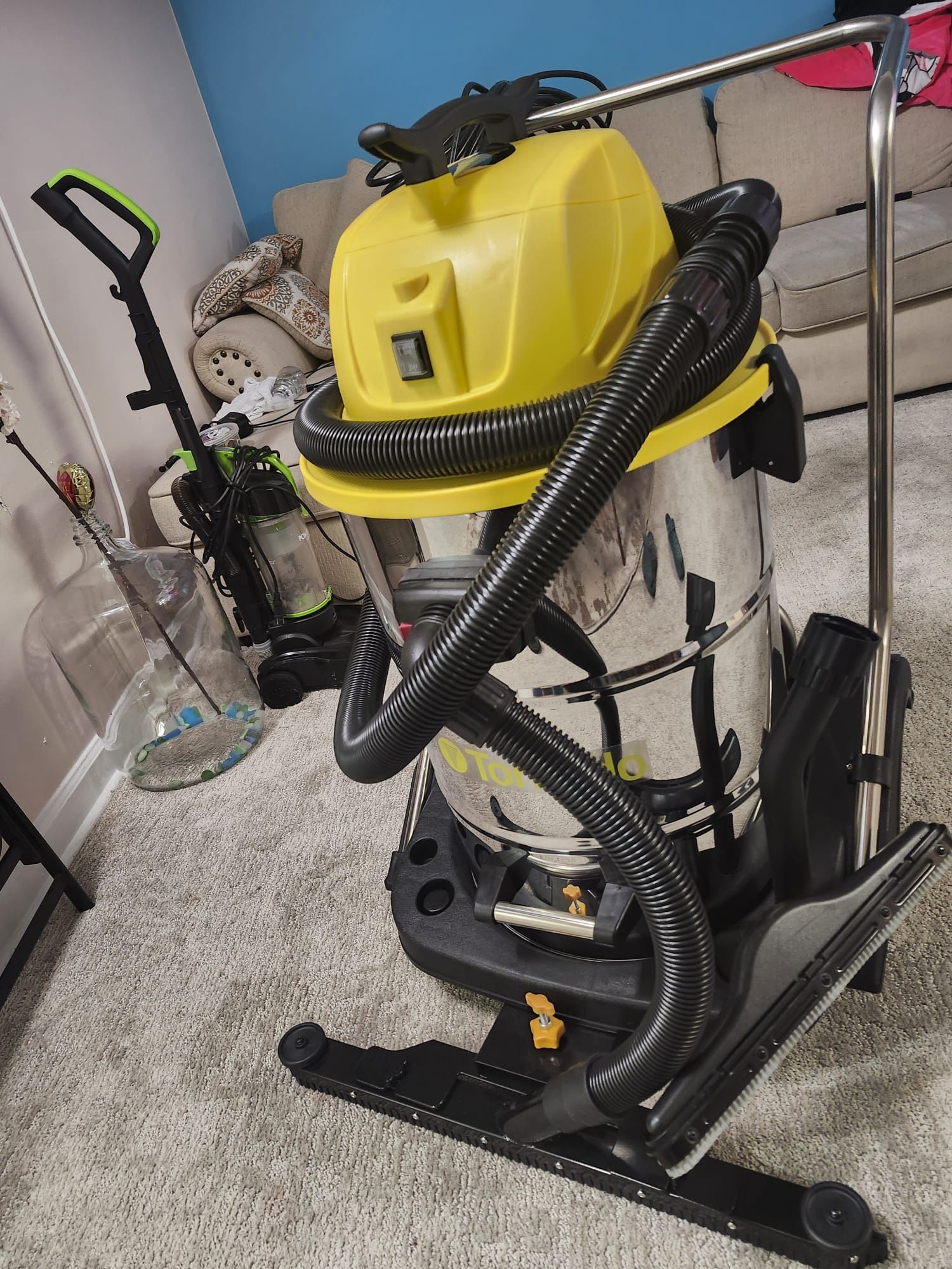 TORNADO VACUUM 20 Gallons