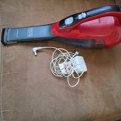  BLACK & DECKER CAR VACUUM RECHARGEABLE 