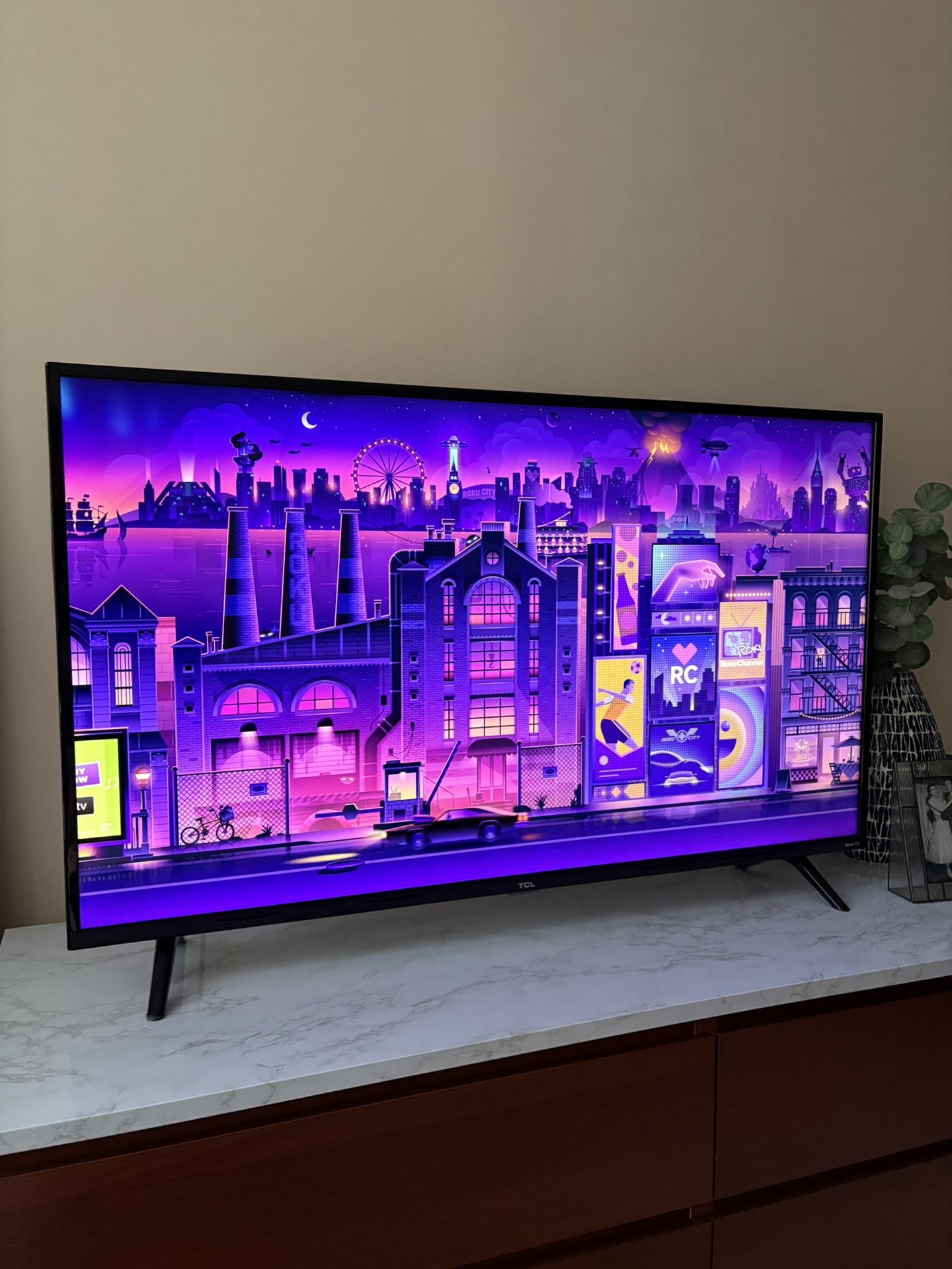 TCL 50” Smart LED Roku TV