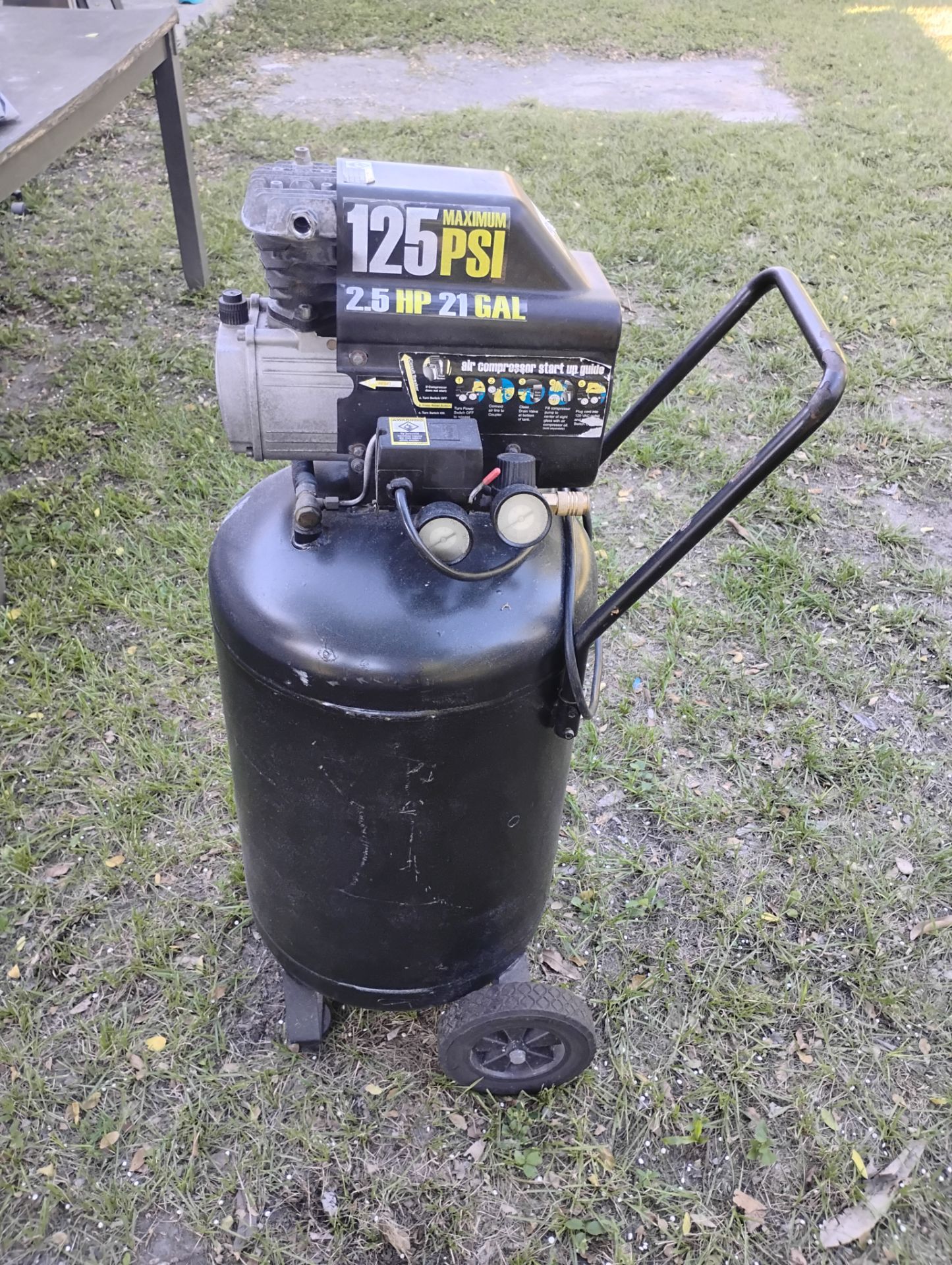 Air compressor .125 psi. 2.5 Hp.20 gallons for Sale in Bradenton, FL ...