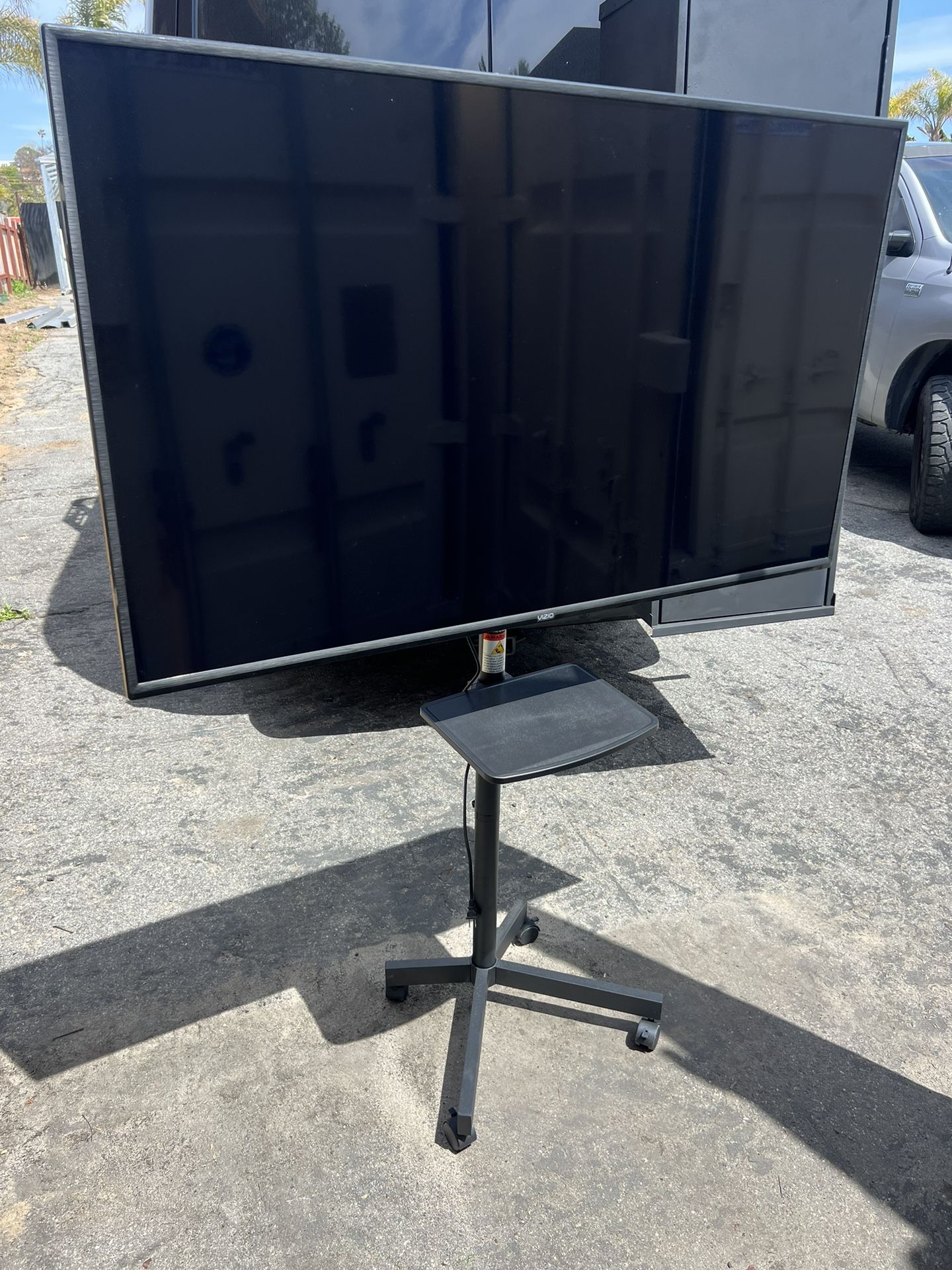 VIZIO - 58" Class V-Series LED 4K UHD SmartCast TV