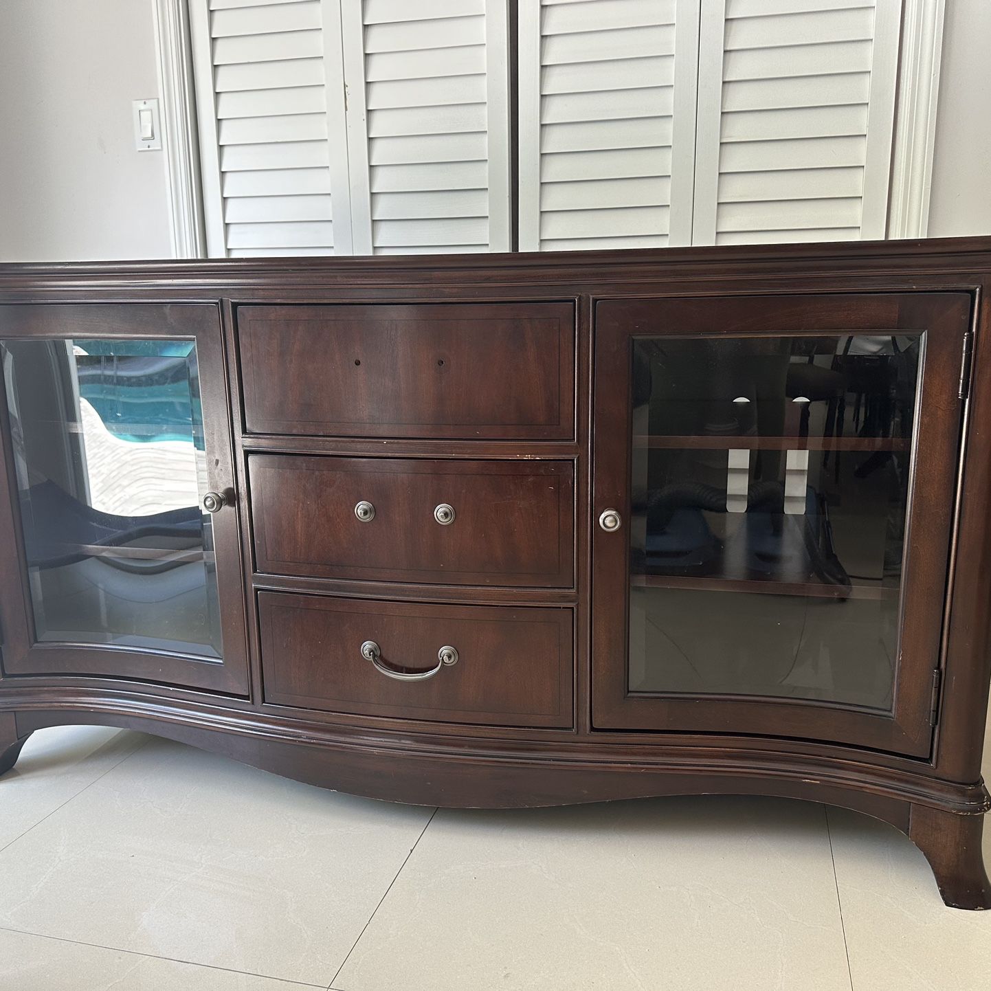 TV Stand And Show Glass Case
