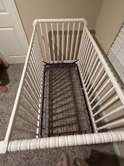 White Jenny Lind Style Baby Crib - Solid Wood Spindle Crib