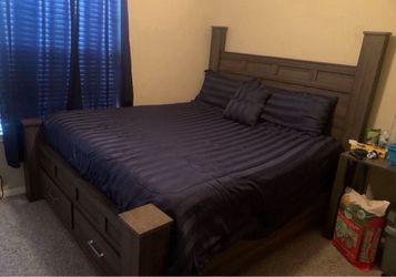 King size wood bed