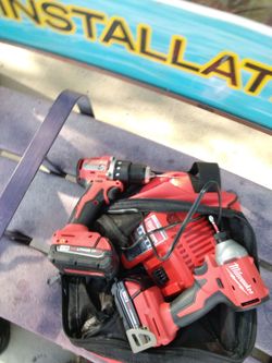 Milwaukee M18 drill and compact set