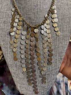 Super cute tri colored silver, gold, and rose tone metal dangle necklace