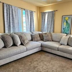 Brand New/ Gray Oversized Sectional, Seccional, // Delivery Available 
