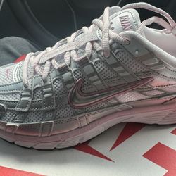 Women’s Nike P-600 