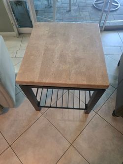 Marble top coffe table.
