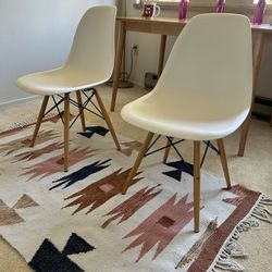White round table and Matching Chairs 