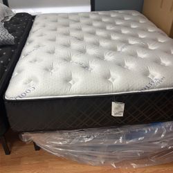 Mattress Sale On A Deluxe Bed